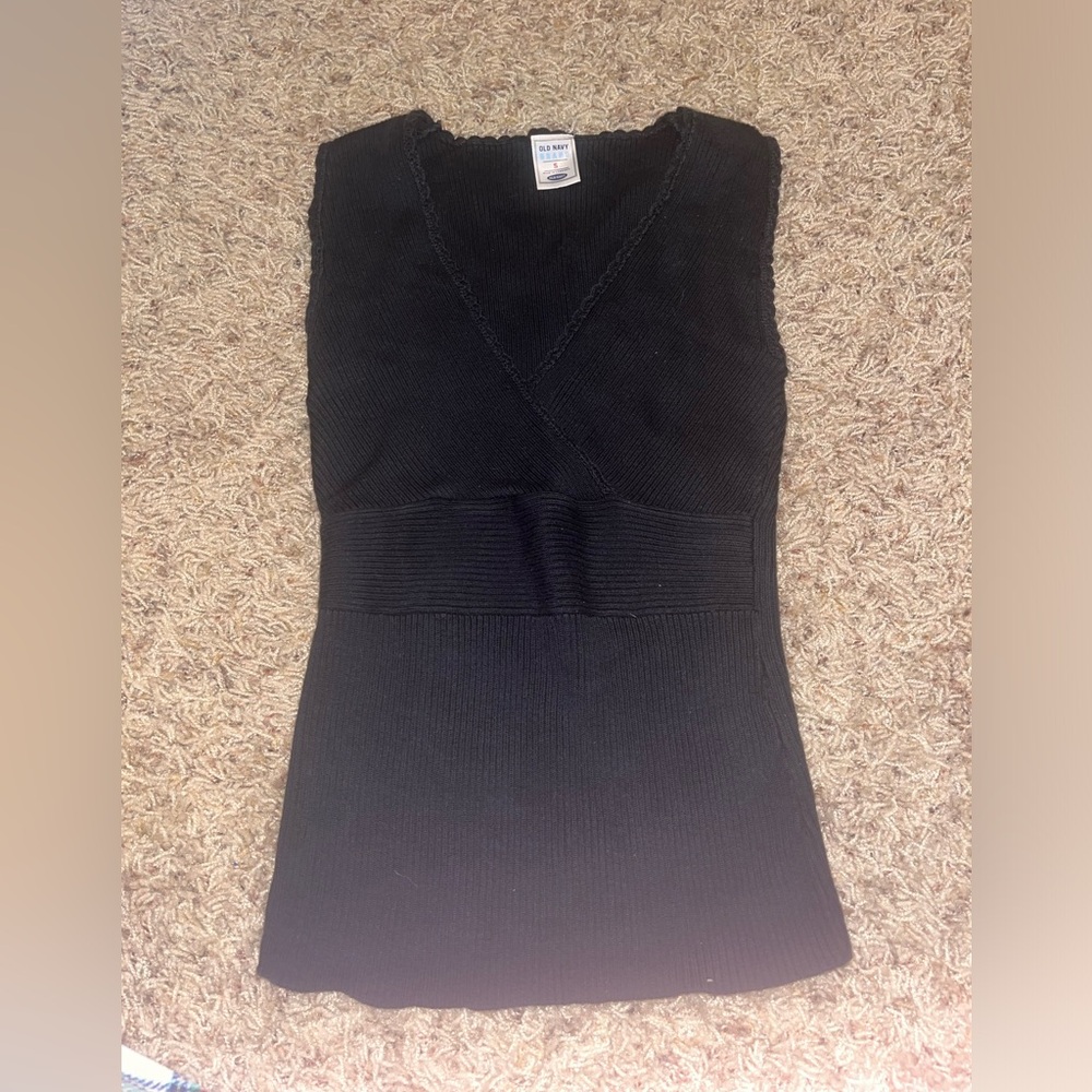black ribbed V neck top